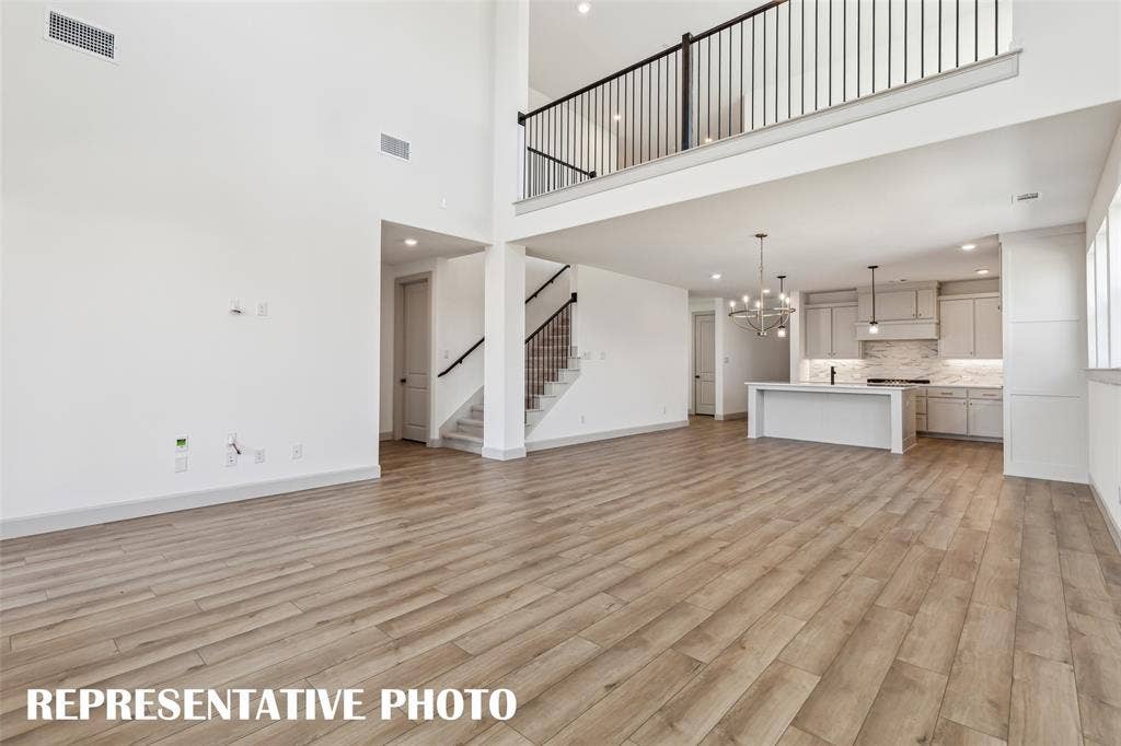 1290 Chickadee Street, Prosper, TX 75078 Our Versailles II plan offers an open and flowing floor plan that is an entertainer's dream home! REPRESENTATIVE PHOTO