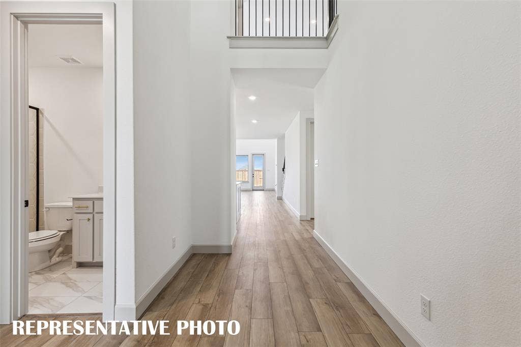 1290 Chickadee Street, Prosper, TX 75078 With sight lines from the front through to the rear of the home, this wonderful entry is the perfect place to welcome friends and family into your new home! REPRESENTATIVE PHOTO