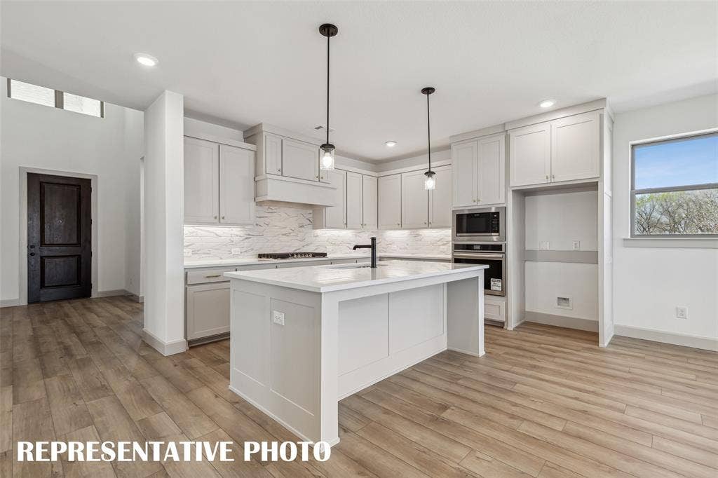 1290 Chickadee Street, Prosper, TX 75078 Let your culinary adventure begin in this chef's dream kitchen! REPRESENTATIVE PHOTO