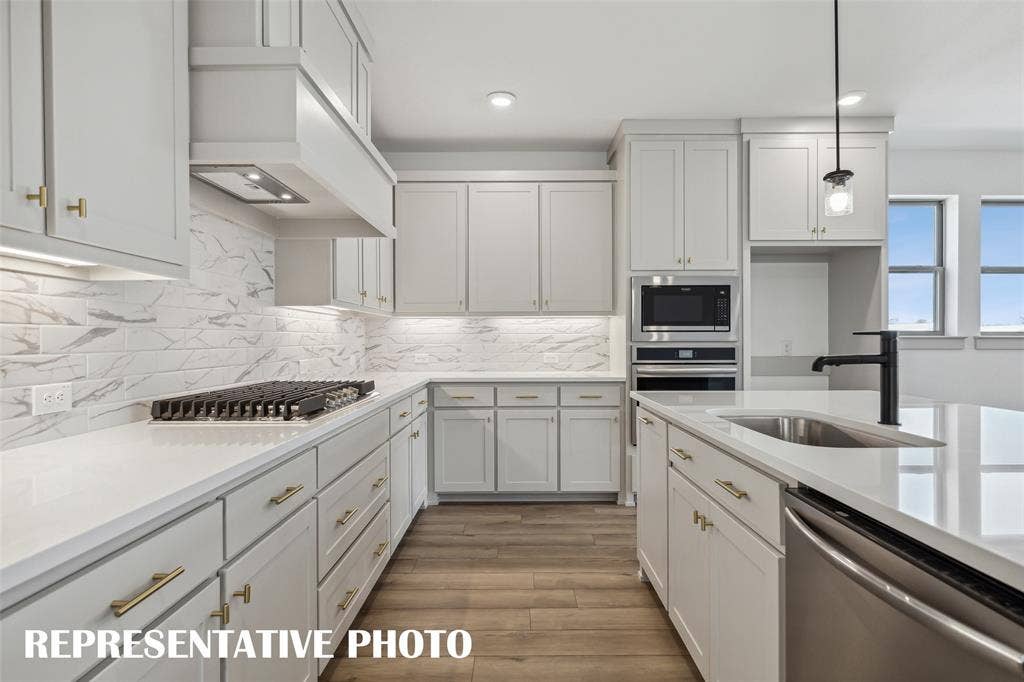 1290 Chickadee Street, Prosper, TX 75078 Beautiful cabinetry, gorgeous counter tops and designer backsplash effortlessly blend with contemporary stainless steel to create a kitchen for the ages! REPRESENTATIVE PHOTO
