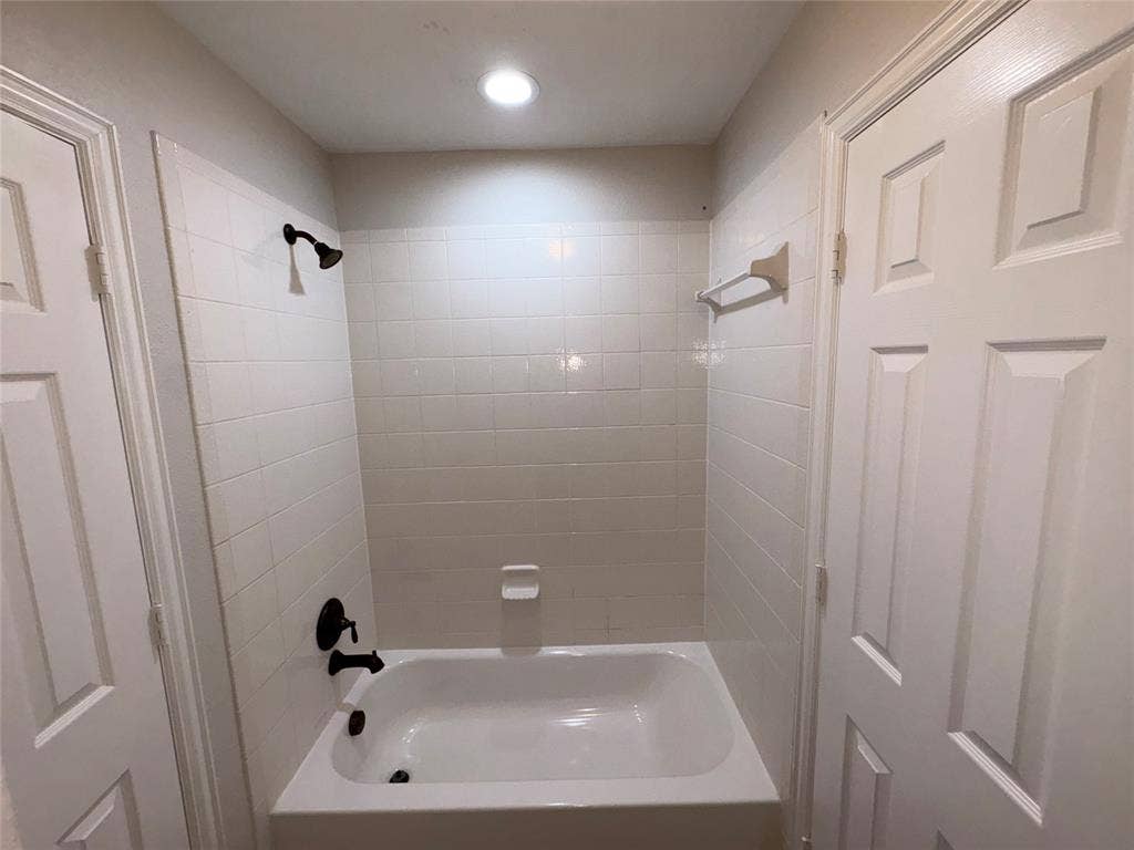 1006 Knoxbridge Road, Forney, TX 75126 1006 Knoxbridge Road, Forney, TX 75126