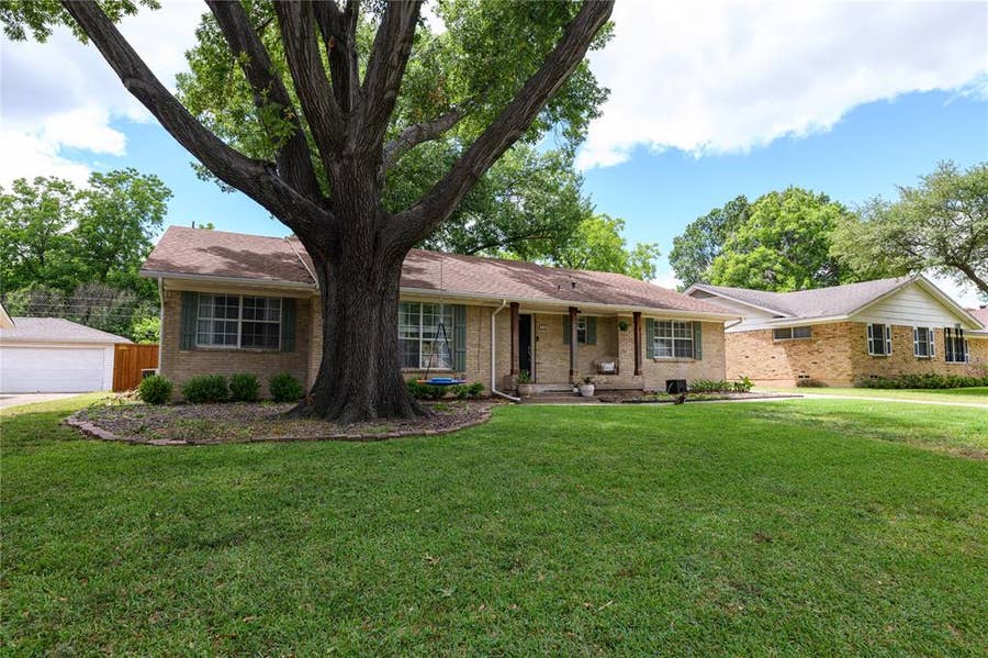 Property photo for 109 N Lois Lane, Richardson, TX