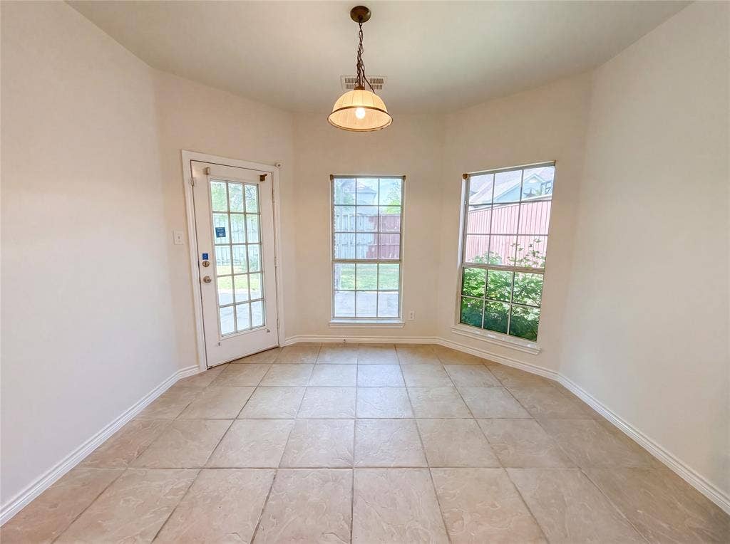 1126 Glencoe Drive, Glenn Heights, TX 75154