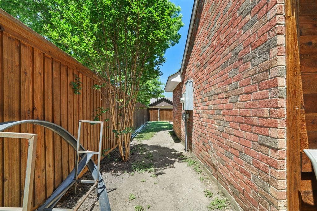 1037 Whitewater Trail, DeSoto, TX 75115 Red brick exterior wall