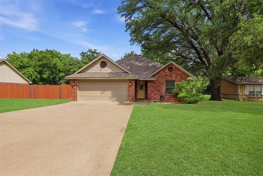 Property photo for 1508 Cheyenne Trail, Granbury, TX