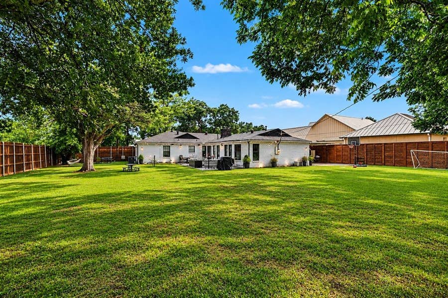 Property photo for 5979 Charlestown Drive, Dallas, TX