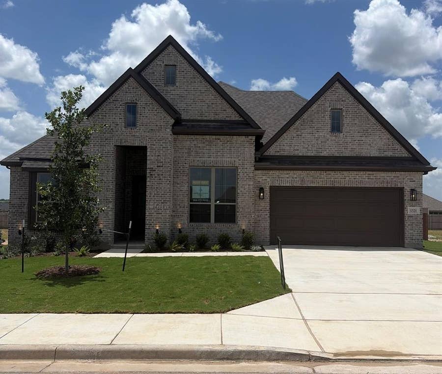 Property photo for 1321 Speck Lane, Hewitt, TX