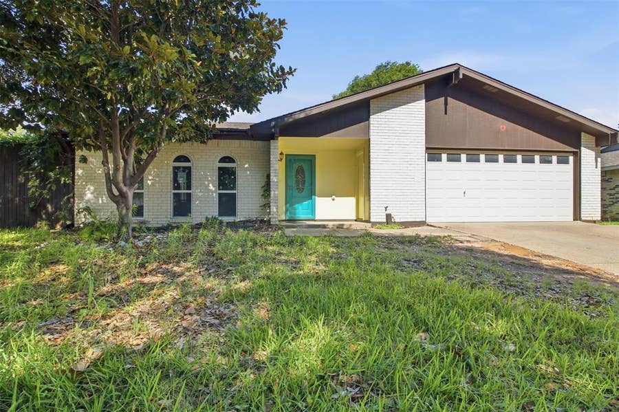 Property photo for 2604 Woodside Drive, Arlington, TX