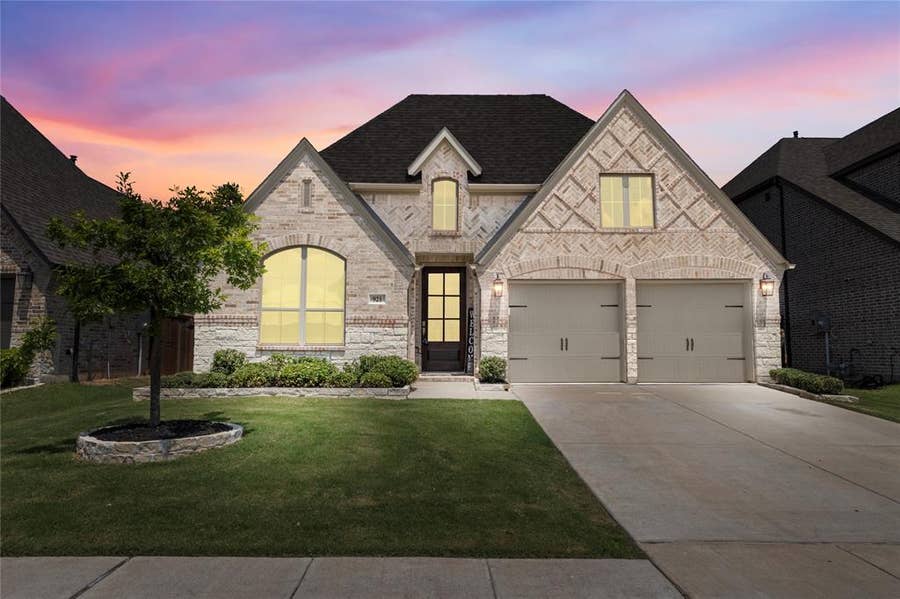 Property photo for 921 Queens Lake Trail, McKinney, TX
