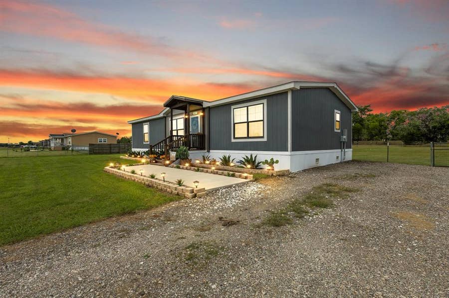 Property photo for 2827 Grays Prairie Lane, Scurry, TX