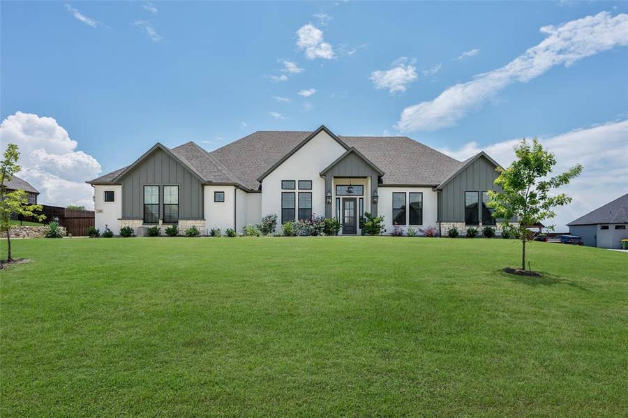 Property photo for 410 Dove Meadow Trail, Waxahachie, TX