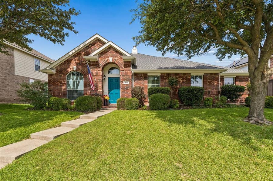 Property photo for 1545 Sandlewood Drive, Allen, TX