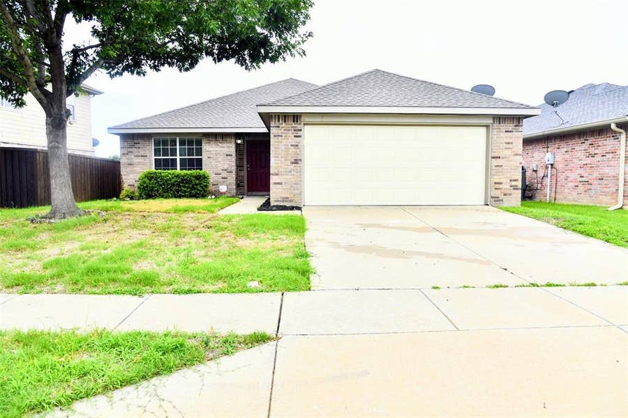 Property photo for 5760 Mountain Stream Trail, Fort Worth, TX