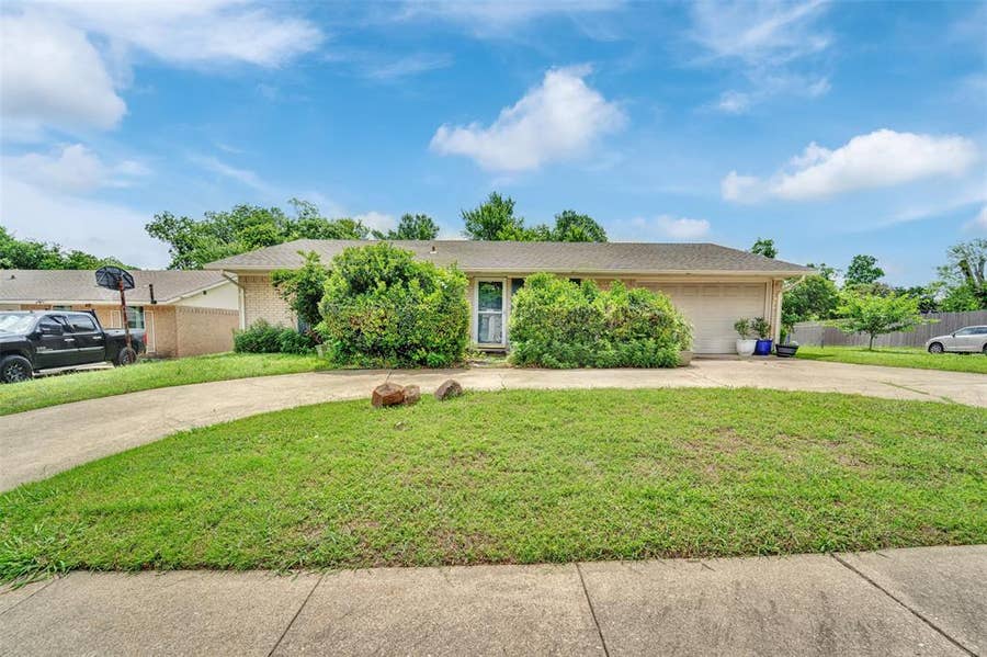 Property photo for 342 Meadowhill Drive, Garland, TX