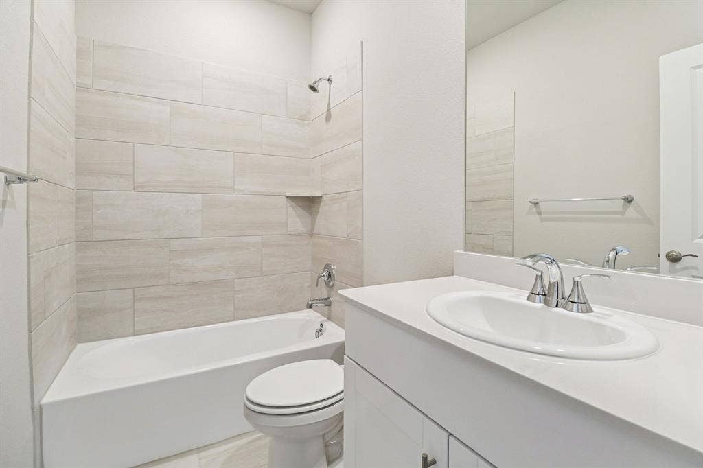 Photo is not of the actual home, but is an inspirational photo of builder’s model home and may depict options, furnishings, and/or decorator features that are not included.