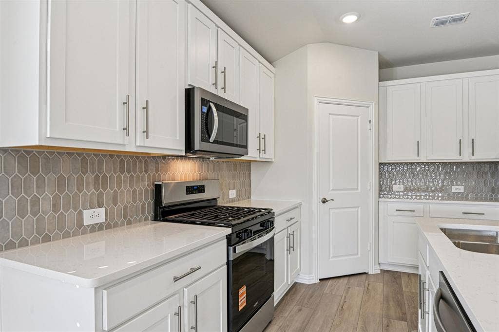 3057 Texoma Boulevard, Farmersville, TX 75442 Photo is not of the actual home, but is an inspirational photo of builder’s model home and may depict options, furnishings, and/or decorator features that are not included.