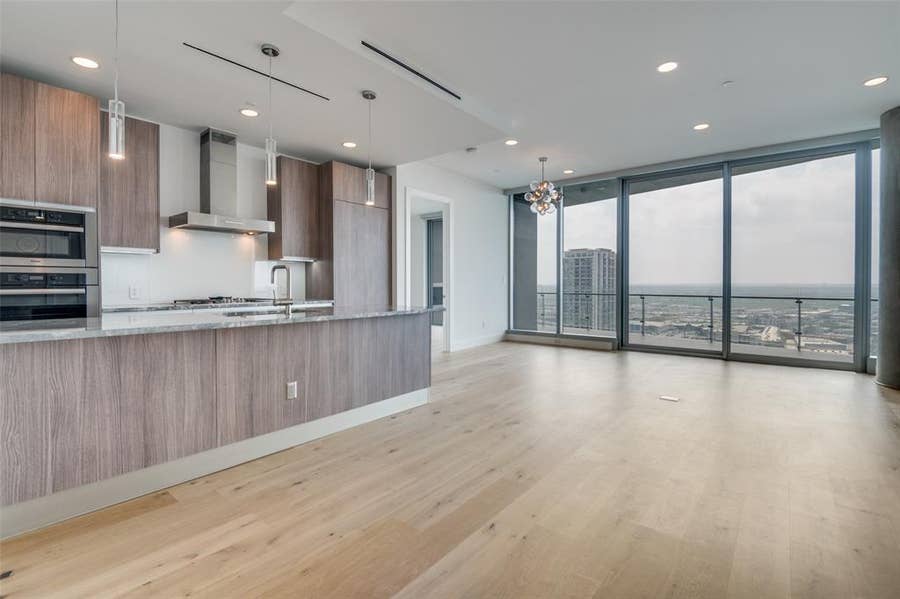 Property photo for 3130 N Harwood Street, #1802, Dallas, TX