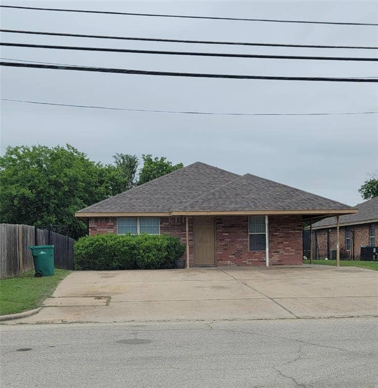 Property photo for 239-241 E Craven Avenue, Lacy Lakeview, TX
