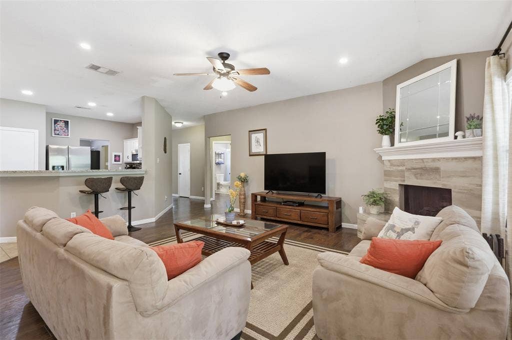 3209 Kingsbury Drive, McKinney, TX 75069 3209 Kingsbury Drive, McKinney, TX 75069