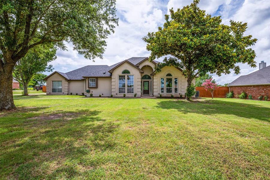 Property photo for 1320 E Highland Road, Waxahachie, TX