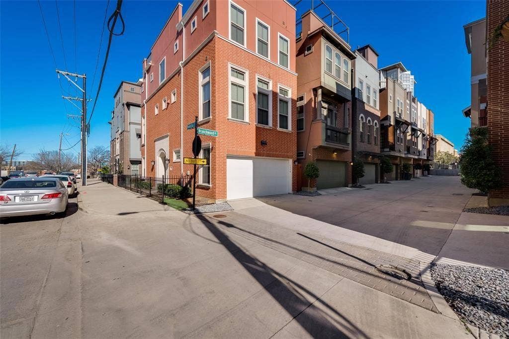 1310 Branchwood Place, Dallas, TX 75215