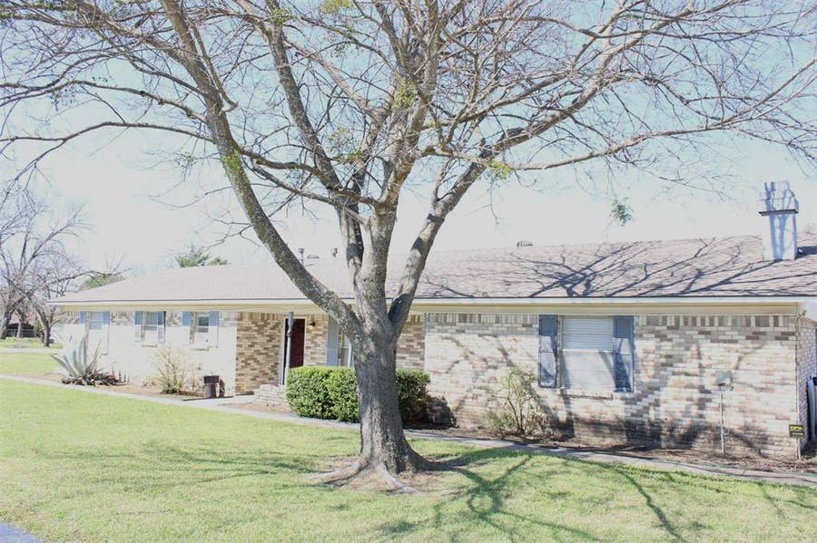 Property photo for 110 E Vanston Lane, Crandall, TX
