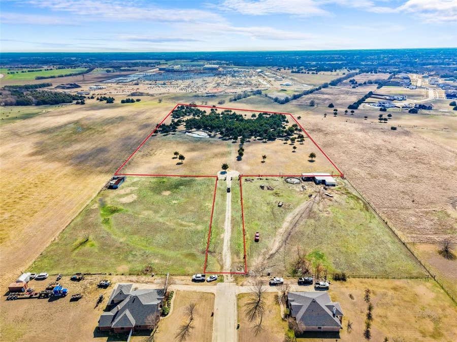 Property photo for 710 E Reindeer Road, Lancaster, TX