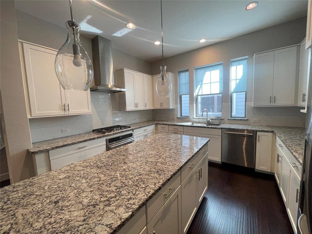 5823 Orion Place, Dallas, TX 75235 5823 Orion Place, Dallas, TX 75235