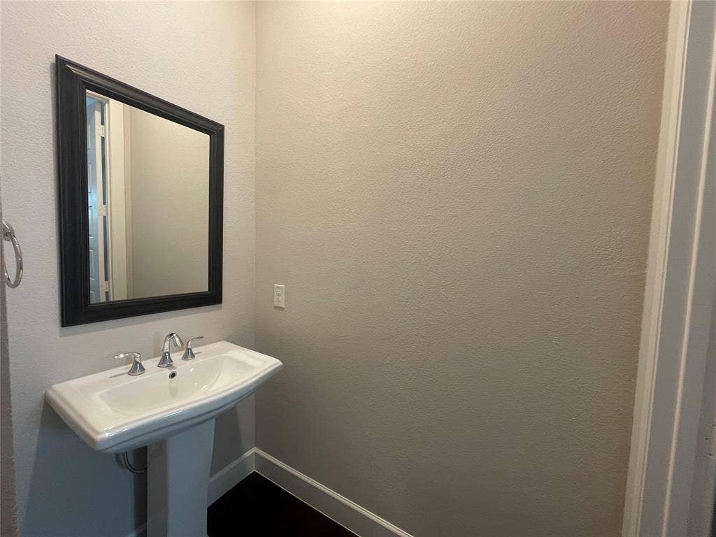 5823 Orion Place, Dallas, TX 75235 5823 Orion Place, Dallas, TX 75235