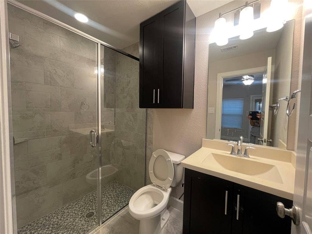 5823 Orion Place, Dallas, TX 75235 5823 Orion Place, Dallas, TX 75235