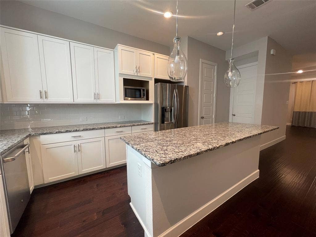 5823 Orion Place, Dallas, TX 75235 5823 Orion Place, Dallas, TX 75235