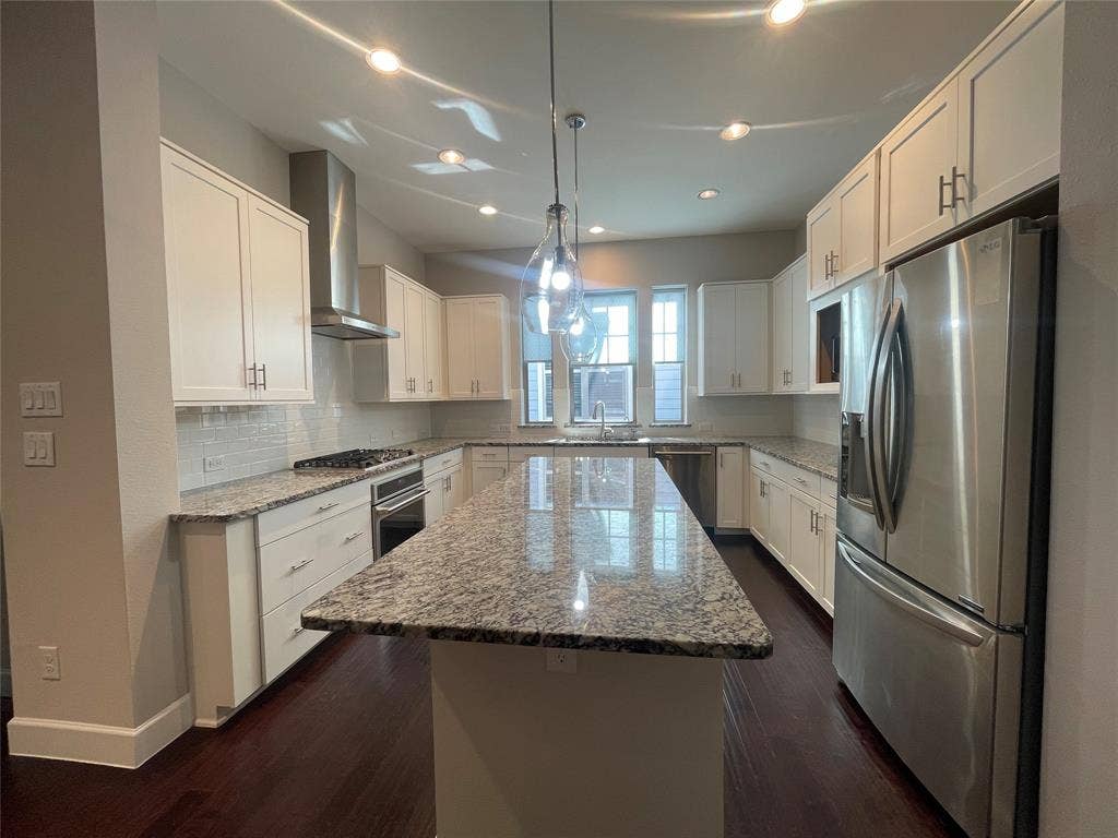 5823 Orion Place, Dallas, TX 75235 5823 Orion Place, Dallas, TX 75235