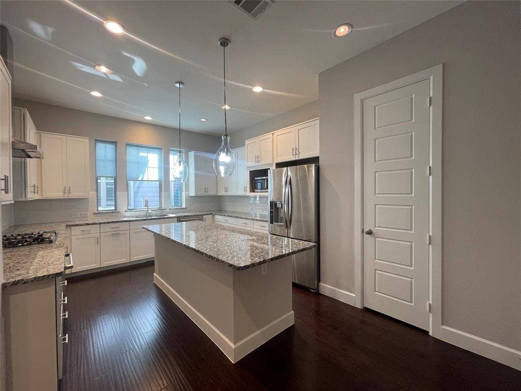 5823 Orion Place, Dallas, TX 75235 5823 Orion Place, Dallas, TX 75235
