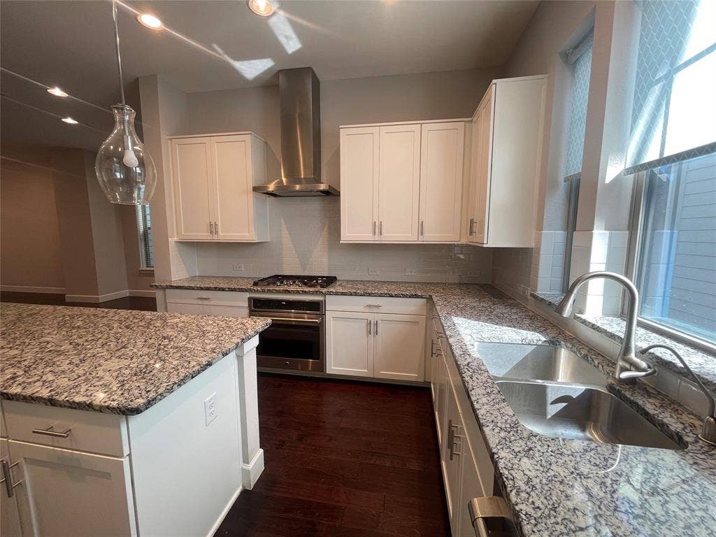 5823 Orion Place, Dallas, TX 75235 5823 Orion Place, Dallas, TX 75235