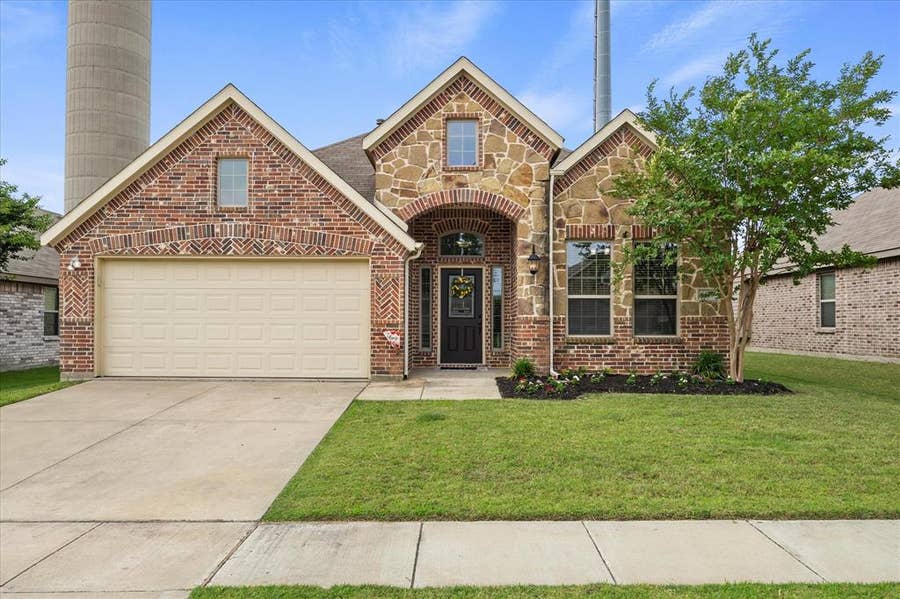 Property photo for 660 Sharpley Drive, Fate, TX
