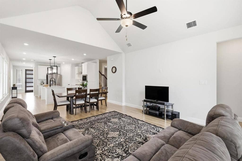 736 Rosemary Road, Argyle, TX 76226 736 Rosemary Road, Argyle, TX 76226