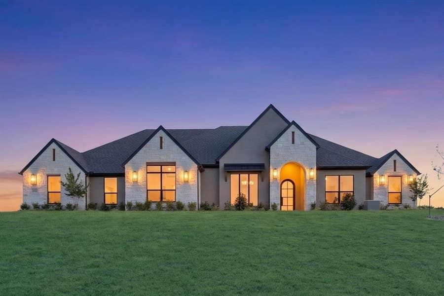 Property photo for 2212 Cotton Tail Way, Cresson, TX