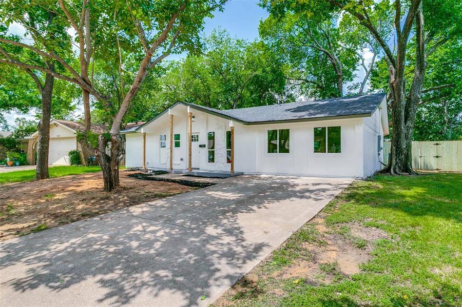Property photo for 2325 Lake By Drive, Irving, TX