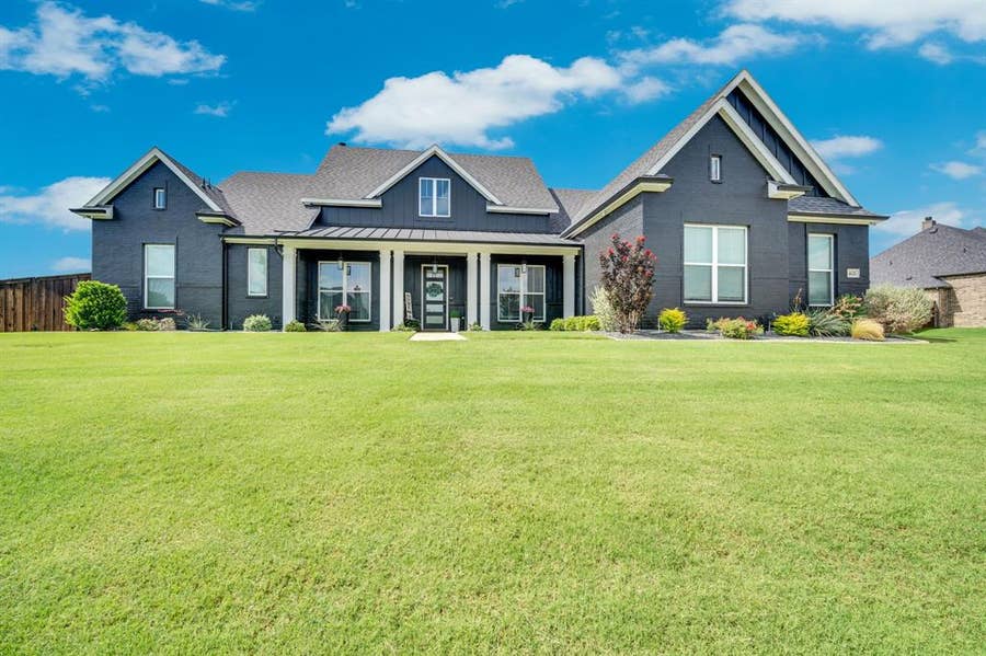Property photo for 4621 Bonanza Drive, Midlothian, TX