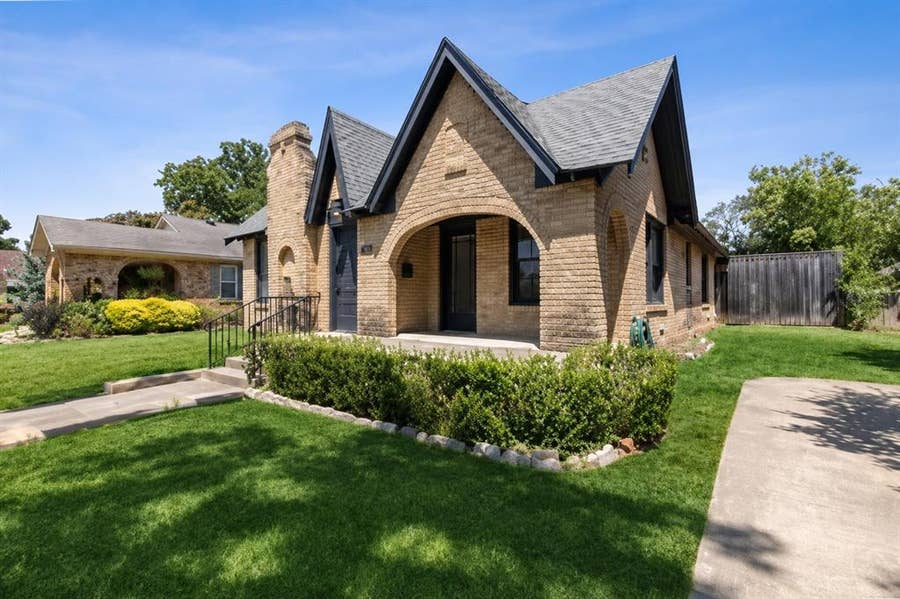 Property photo for 2511 Burlington Boulevard, Dallas, TX