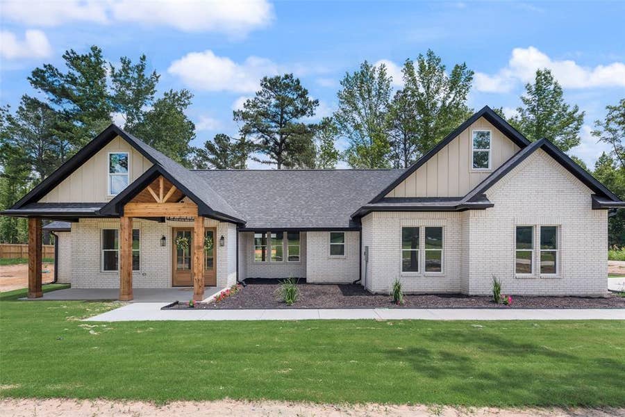 Property photo for 17404 County Road 479, Lindale, TX