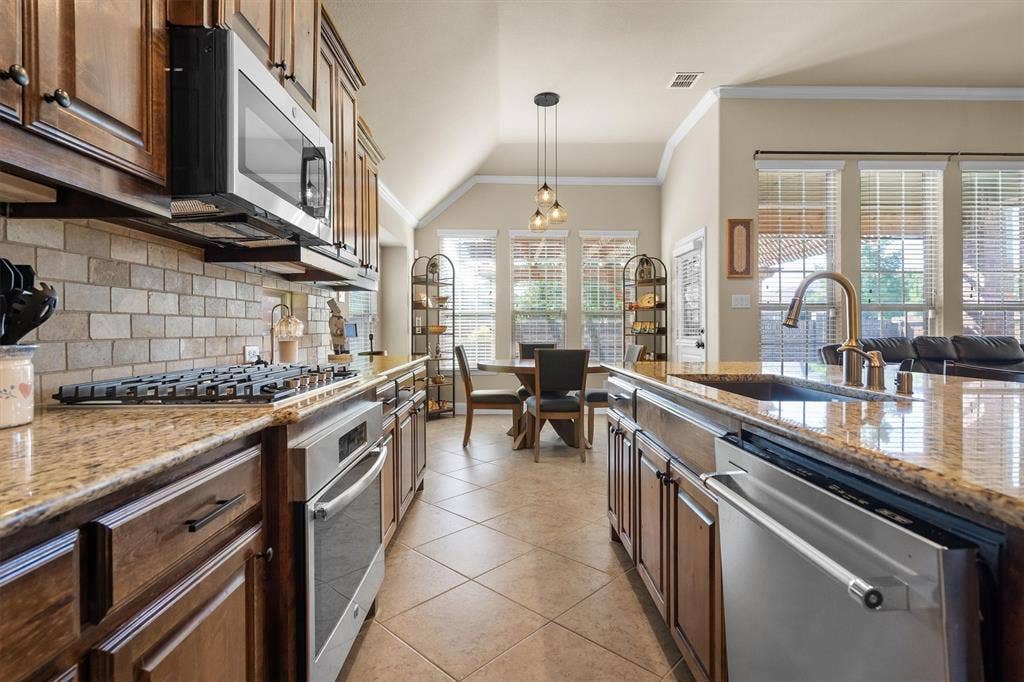 604 Satinwood Lane, Euless, TX 76039 604 Satinwood Lane, Euless, TX 76039