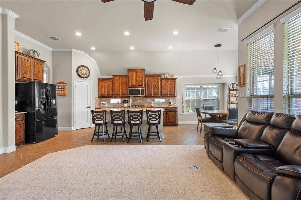 604 Satinwood Lane, Euless, TX 76039 604 Satinwood Lane, Euless, TX 76039