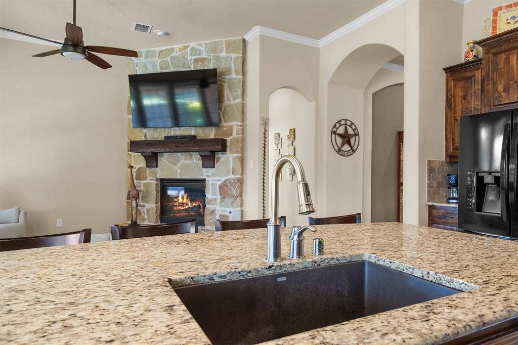 604 Satinwood Lane, Euless, TX 76039 604 Satinwood Lane, Euless, TX 76039