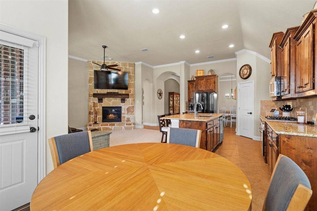 604 Satinwood Lane, Euless, TX 76039 604 Satinwood Lane, Euless, TX 76039