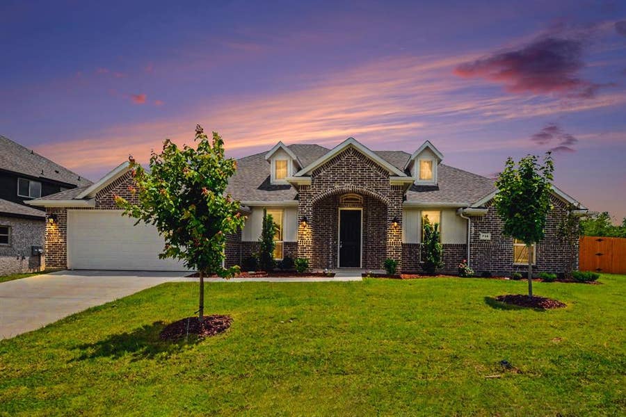 Property photo for 736 Candace Drive, DeSoto, TX