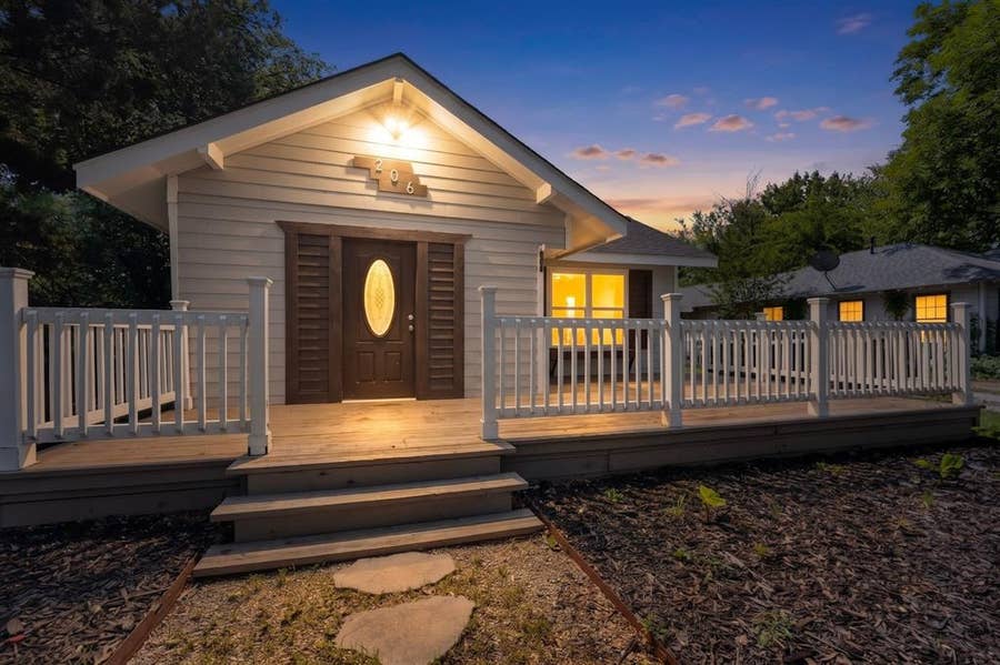 Property photo for 206 Farley Street, Waxahachie, TX