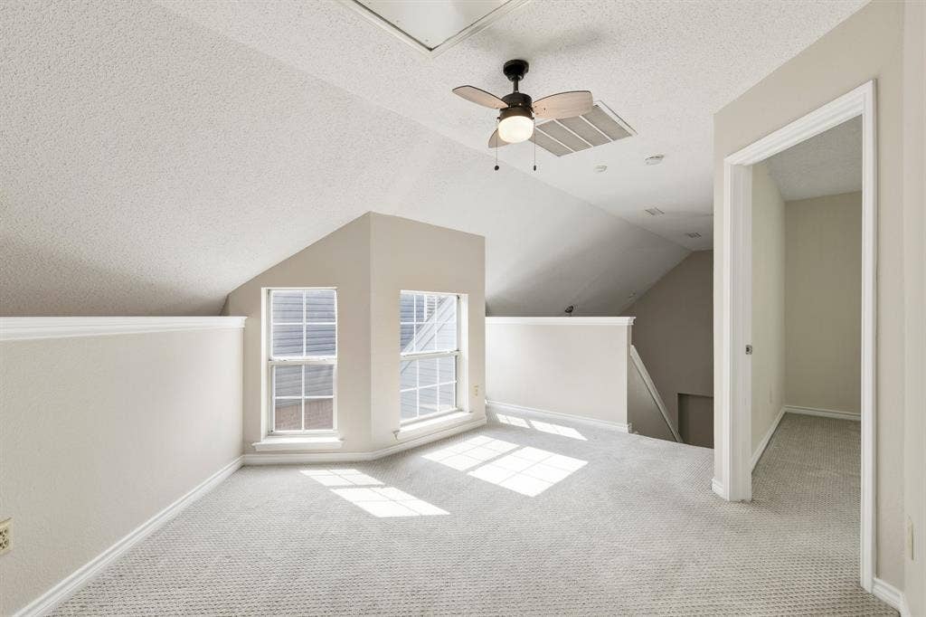 2927 S Bend Drive, Dallas, TX 75229 Upstairs Flex space