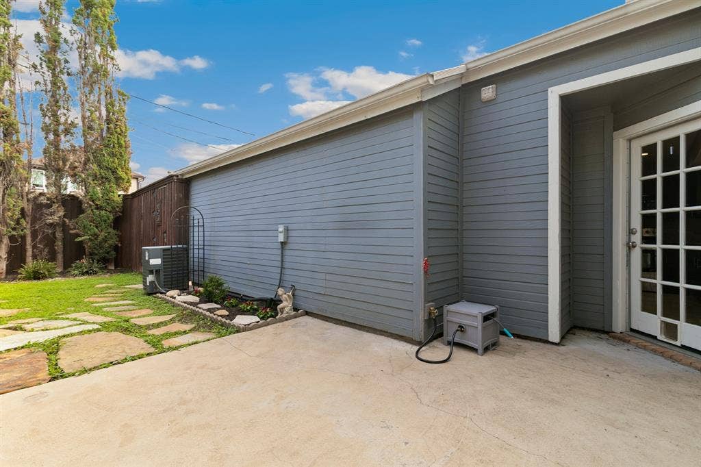 2927 S Bend Drive, Dallas, TX 75229 2927 S Bend Drive, Dallas, TX 75229