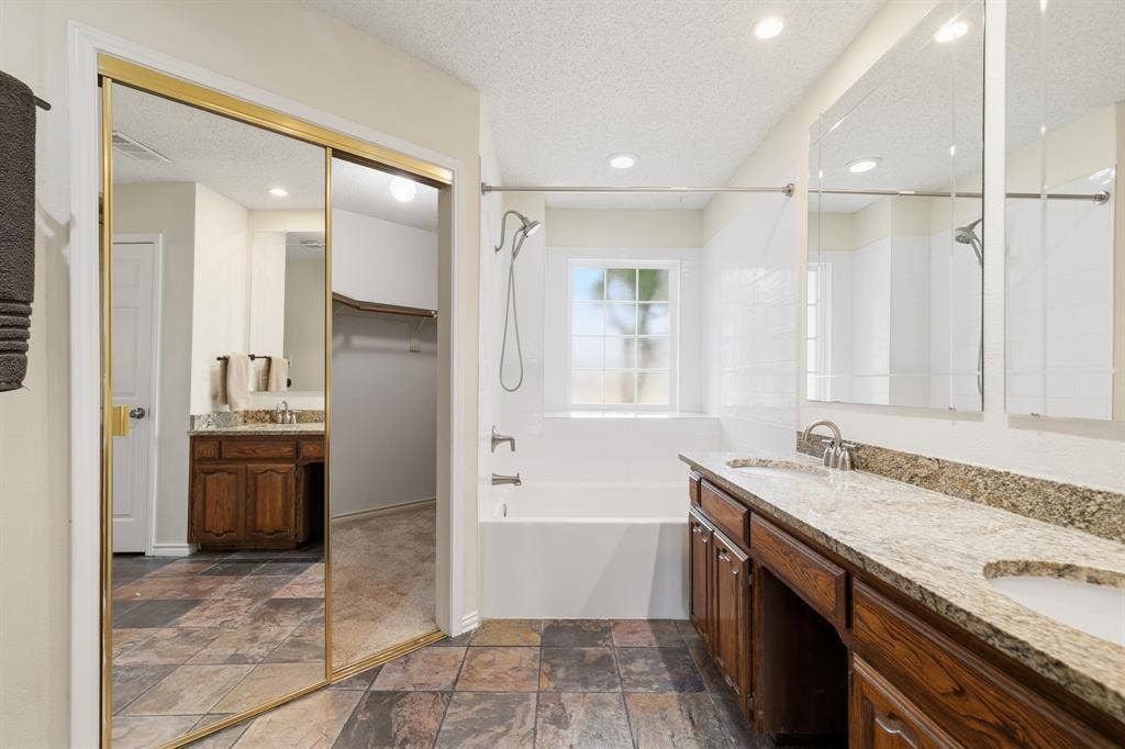 2927 S Bend Drive, Dallas, TX 75229 2927 S Bend Drive, Dallas, TX 75229